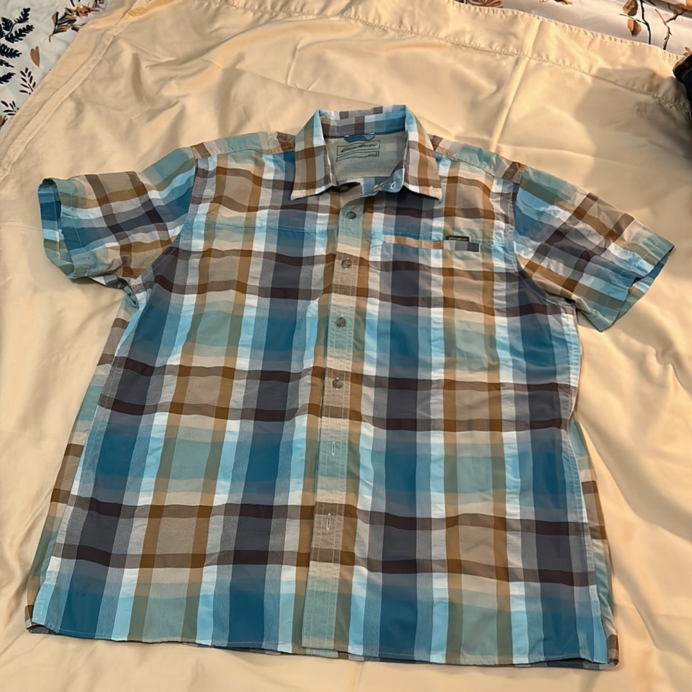 Men’s Eddie Bauer button down shirt. Size large.